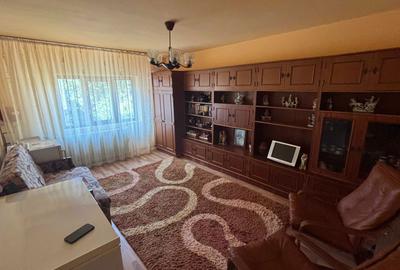 Apartament cu 3 camere decomandat în Central - 1