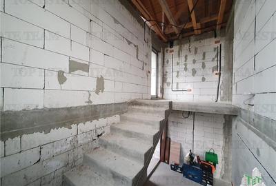 Casă cu 6 camere cu Garaj în Ciocârlia - 11