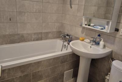 Apartament cu 3 camere decomandat în Titan - 19