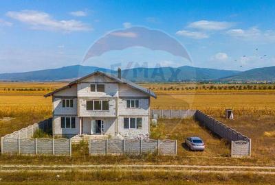 Vila cu 14 camere la gri in Carpinis RMX147994 | COMISI... - 2