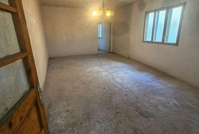 Casă cu 4 camere în Teișani - 12