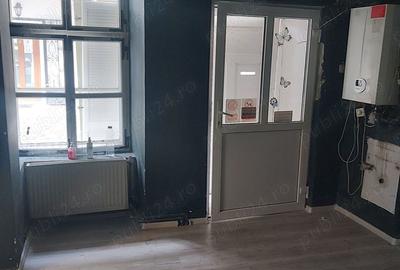 Inchiriez spatiu comercial cca 45 mp ultracentral in Sibiu pe Balcescu in curte cu vad f bun 550 E. - 8