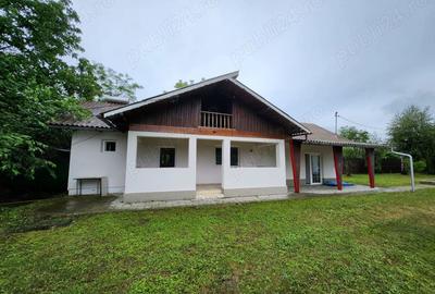 Casă cu 10 camere cu Teren 26417 Mp în Vălenii de Munte - 4