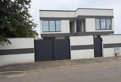 Casă cu 4 camere în Bariera Vâlcii - 1
