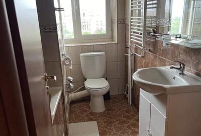 Inchiriez apt doua camere lux vis a vis de casa Poporului, decomandat, mobilat, vedere la parc Izvor - 6