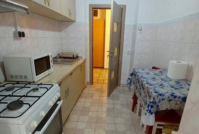 Inchiriez apartament cu 2 camere mobilat in micro 17 etajul 1. - 5