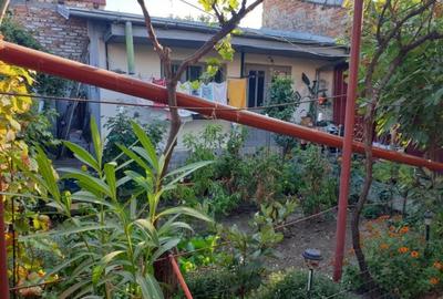 Casă cu 5 camere cu Canalizare în Central - 11