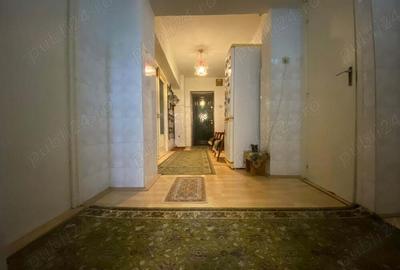 Apartament cu 3 camere decomandat în 22 Decembrie - 11