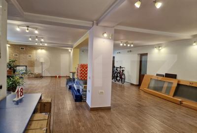 Casa deosebita individuala cu spatiu comercial ,se vand imp - 17