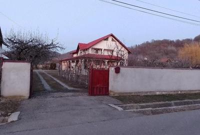 Casă cu Teren 1833 Mp în Central - 9