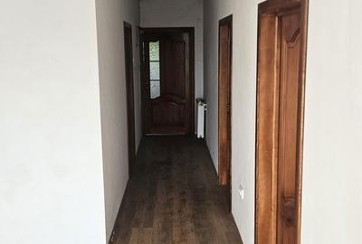 Casă cu 4 camere în Exterior Vest