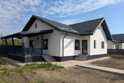 Casă cu 4 camere cu Teren 670 Mp în Central - 1