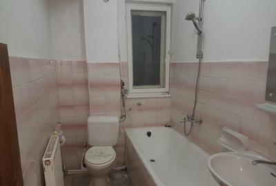 Apartament trei camere, nemobilat, etaj 2, CT, gresie, 9 Mai - 20