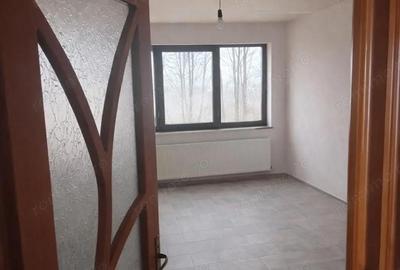 Casă cu 5 camere cu Teren 556 Mp în Stupini - 8