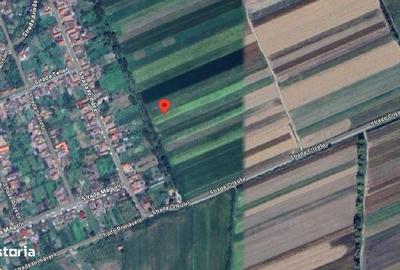 Teren de 8933 mp, în Central - 3