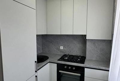 Garsonieră decomandată în Titan