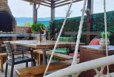 Casă cu 7 camere cu Teren 440 Mp în Poiana - 1