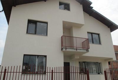Casă cu 4 camere în Chiajna