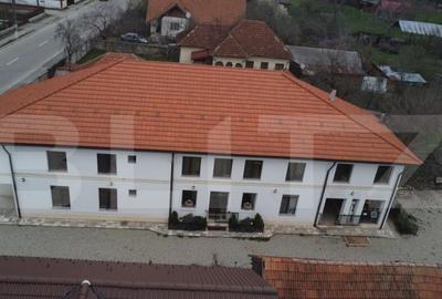 Pensiune de vanzare, 6 camere, 370 mp, zona Arcani - 2