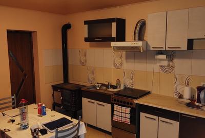De vanzare Casa cu 3 camere si 2 parcele de teren comasate in Crai Nou - 1
