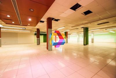 Spațiu comercial, de 3,000 mp, în Centrul Civic - 2