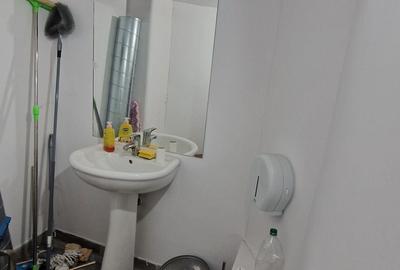 Spațiu comercial, de 27 mp, în Central - 3