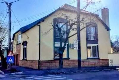 Casă cu 4 camere decomandat în Central - 7