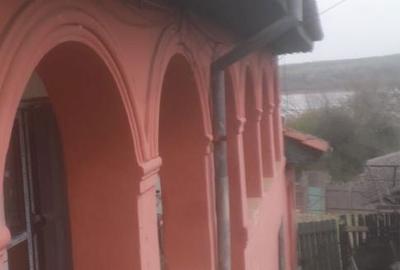 Casă cu 3 camere în Ostrov