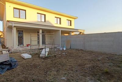 Duplex cu 5 camere cu Canalizare în Moșnița Nouă - 1