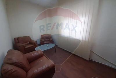 Spațiu comercial, de 210 mp, în Central - 9