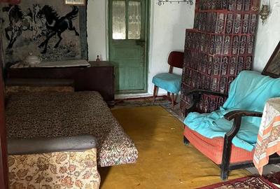 Casă cu Teren 2500 Mp în Banca - 1