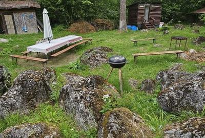 Casă cu 8 camere cu Teren 3800 Mp în Central - 3