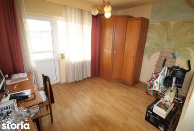 Apartament cu 4 camere decomandat în Central - 4