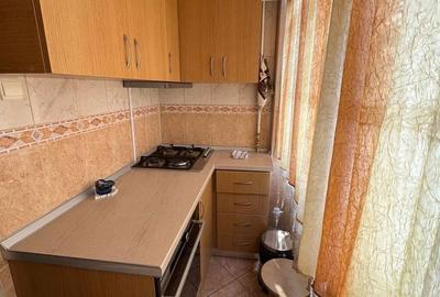 Apartament cu 2 camere în CET - 10