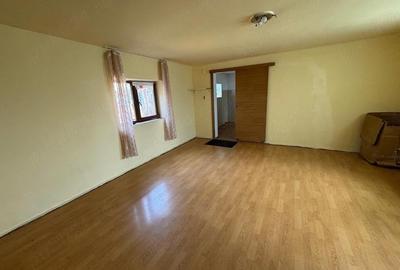Casă cu 2 camere cu Teren 200 Mp în Exterior Vest - 3