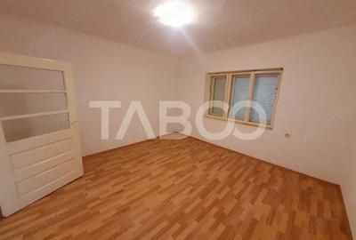 Teren de 1500 mp, în Săcel - 12