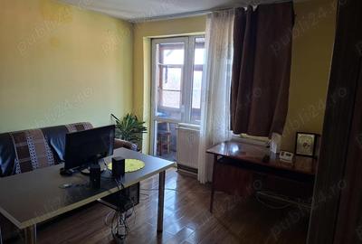 Apartament cu 3 camere semidecomandat în Central - 2