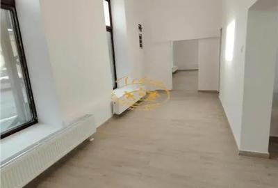 Spațiu comercial, de 72 mp, în Central - 6