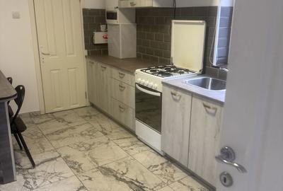 Casă cu 4 camere cu Teren 40 Mp în Central - 1