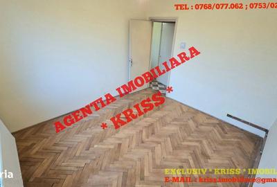 Apartament cu 3 camere semidecomandat în Craiovei - 2