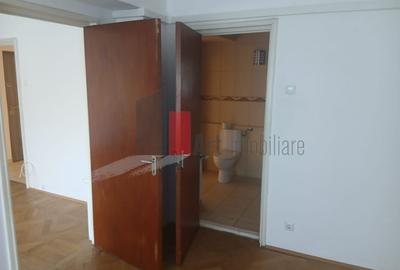 Apartament cu 3 camere semidecomandat în Universitate - 4
