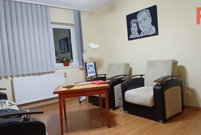 Apartament cu 3 camere, etaj intermediar, mobilat-utilat, zona Dacia - 1