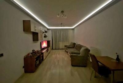 Apartament cu 3 camere decomandat în 13 Decembrie - 12