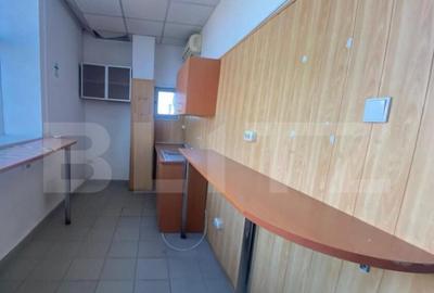 Spațiu comercial, de 1,000 mp, în Valea Rosie