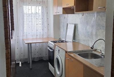 Garsonieră decomandată în Tei