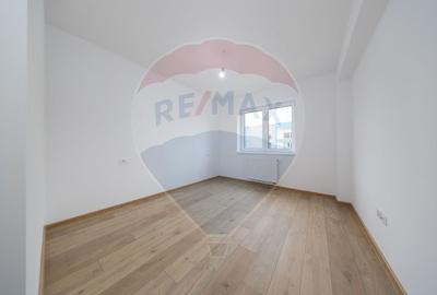 Apartament NOU-3 camere, parcare si boxa- de vanzare in zona Tractorul - 9