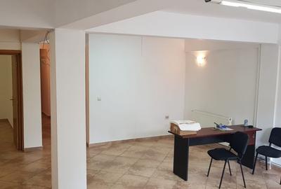 Casă individuală cu 5 camere cu Teren 390 Mp în Mihai Bravu