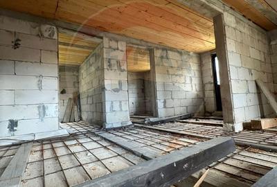 Casă cu 7 camere cu Teren 300 Mp în Central - 4