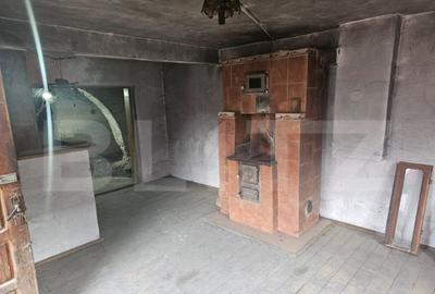 Casa veche cu 4 camere, demisol, teren 300 mp, zona Campen - 8