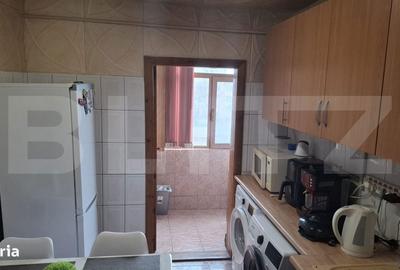 Apartament cu 2 camere decomandat în Micro 4 - 5